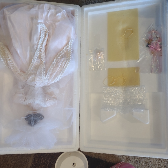 BARBIE limited edition 1996 blushing orchid bride porcelain doll NIB mattel - Picture 6 of 12